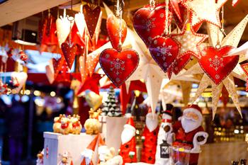 Close-up of handmade red heart ornaments, perfect for Christmas gifts and festive decorations.