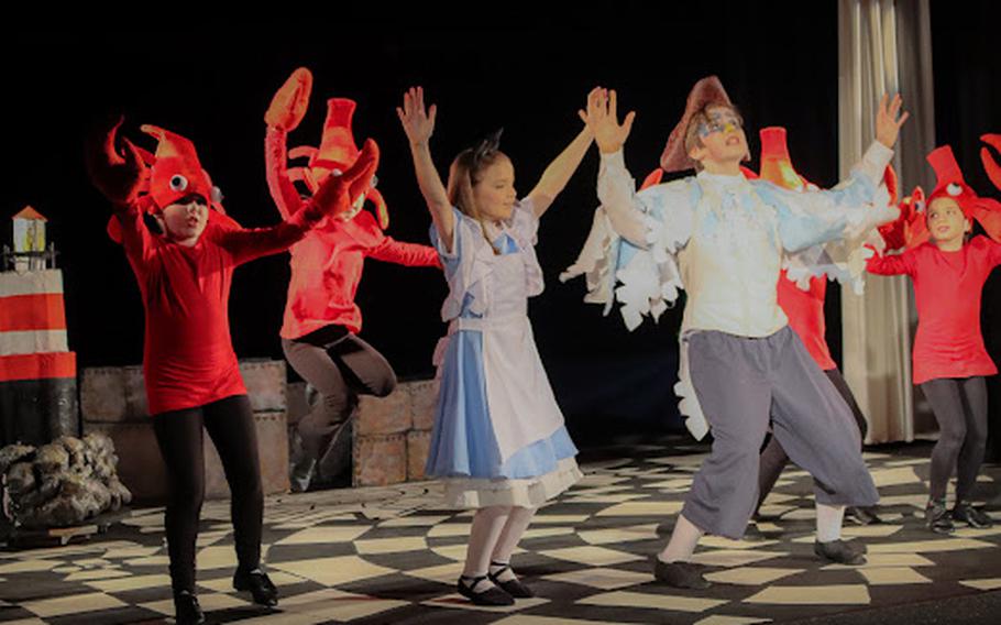 “Alice in Wonderland Jr.” by Wiesbaden’s Amelia Earhart Playhouse