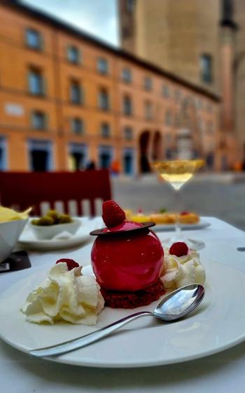 An “aurora nel bosco” at Caffé Zanarini in Bologna, Italy