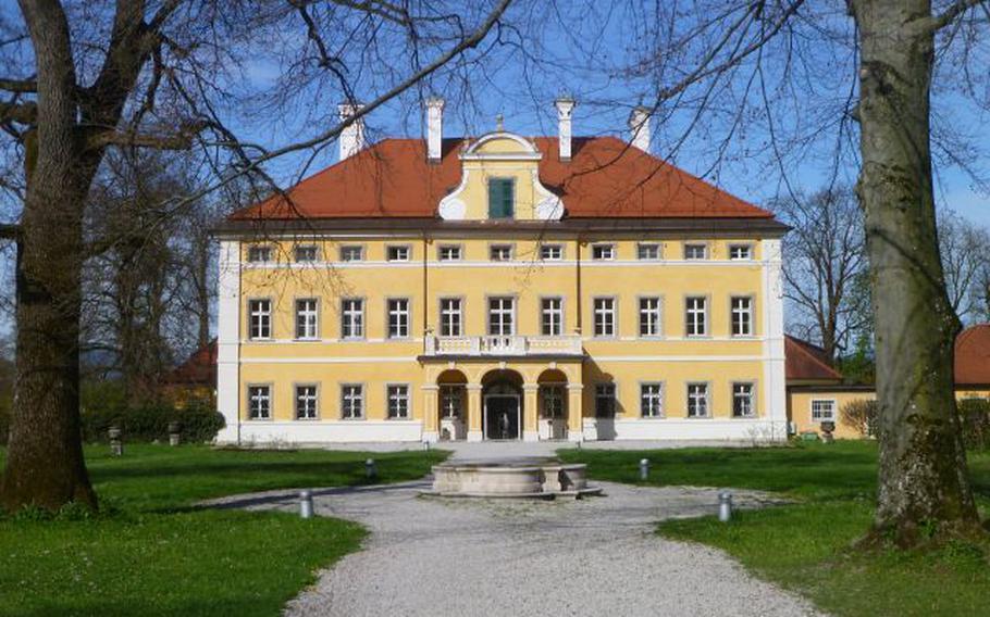 Front of Schloss Frohnburg