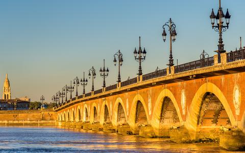 Photo Of Pont de pierre, an old bridge in Bordeaux - Aquitaine, France