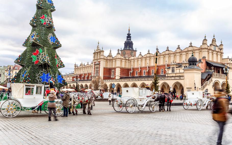 The Main Market Square Christmas Market in Kraków is a holiday celebration like no other, set against the stunning backdrop of one of Europe’s largest and most historic squares, Rynek Główny. Surrounded by iconic landmarks like the Cloth Hall, St. Mary’s Basilica, and the Town Hall Tower, this festive market transforms the square into a winter wonderland filled with holiday cheer.
Wander through rows of traditional wooden stalls offering unique Polish crafts, hand-carved ornaments, and intricate amber jewelry. Savor delicious local specialties such as pierogi, oscypek (smoked cheese), and grzaniec (hot spiced wine) as the sounds of Christmas carols and folk music fill the air. With its charming atmosphere, traditional treats, and unforgettable cultural experience, the Main Market Square Christmas Market in Kraków is a must-visit for anyone seeking authentic holiday magic.