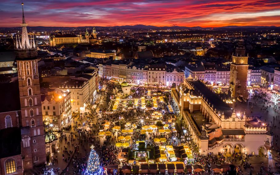 Experience the magic of the Kraków Christmas Market, one of Europe’s most enchanting holiday destinations. Nestled in the heart of Kraków’s historic Main Market Square (Rynek Główny), this festive market combines centuries-old traditions with a vibrant holiday atmosphere. Stroll among charming wooden stalls offering handcrafted Polish ornaments, woolen goods, and exquisite amber jewelry, while the aroma of mulled wine, roasted chestnuts, and pierogi fills the air.
As you explore, enjoy live performances of carolers and folk dancers, or marvel at the beautifully decorated Christmas tree standing proudly in the square. Be sure to indulge in iconic Polish holiday treats, such as oscypek (smoked cheese) and kielbasa, or warm up with a cup of grzaniec (spiced hot wine). With its historic charm, festive cheer, and unique local flavors, the Kraków Christmas Market is an unforgettable holiday experience.