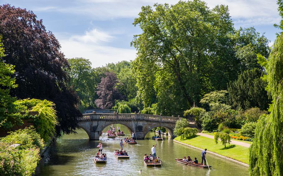 A picturesque view of Clare Bridge over the River Cam in Cambridge, UK.