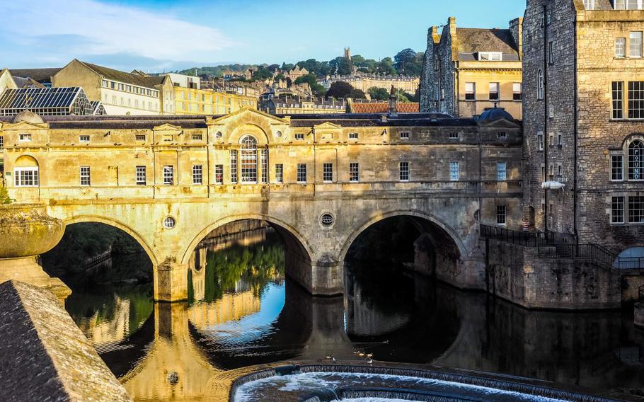 HDR Pulteney Bridge over the River Avon in Bath, UK