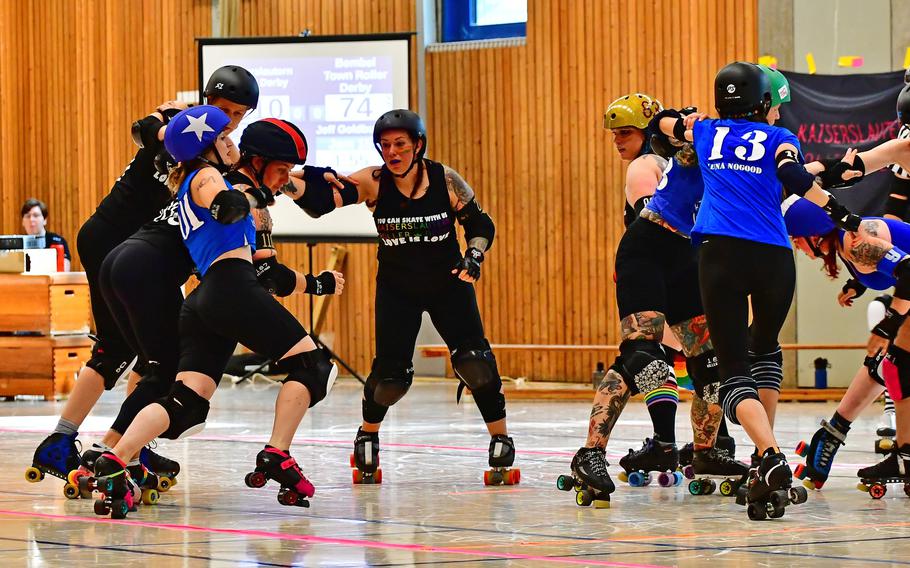 Kaiserslautern Roller Derby (in black) was joined by some Delta Quads skaters for their game
 against Bembel Town in September 2023