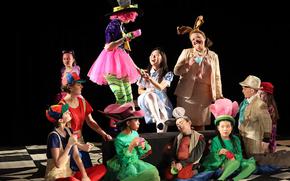 “Alice in Wonderland Jr.” by Wiesbaden’s Amelia Earhart Playhouse