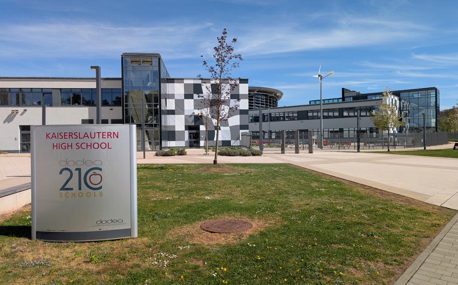 Front of Kaiserslautern High School with sign