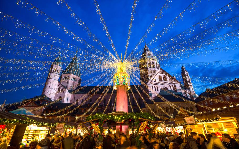 The central Mainz market surrounds the pretty Dom (cathedral)