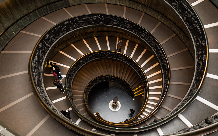 Discover the Spiral Staircase of the Vatican Museums, an architectural masterpiece that blends elegance and innovation in the heart of Vatican City. Designed by Giuseppe Momo in 1932, this stunning double-helix staircase is one of the most photographed features of the Vatican Museums, offering a breathtaking exit after exploring centuries of art and history.