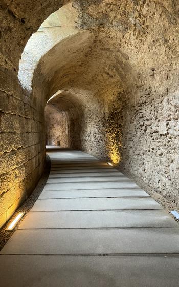 Tunnel under the Teatro Romano de Cádiz