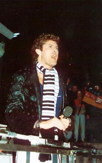 David Hasselhoff in iconic piano scarf