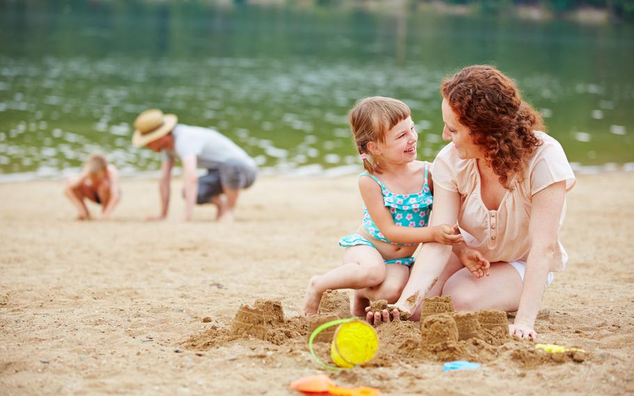 Spend a day at the Gelterswoog lakeside beach