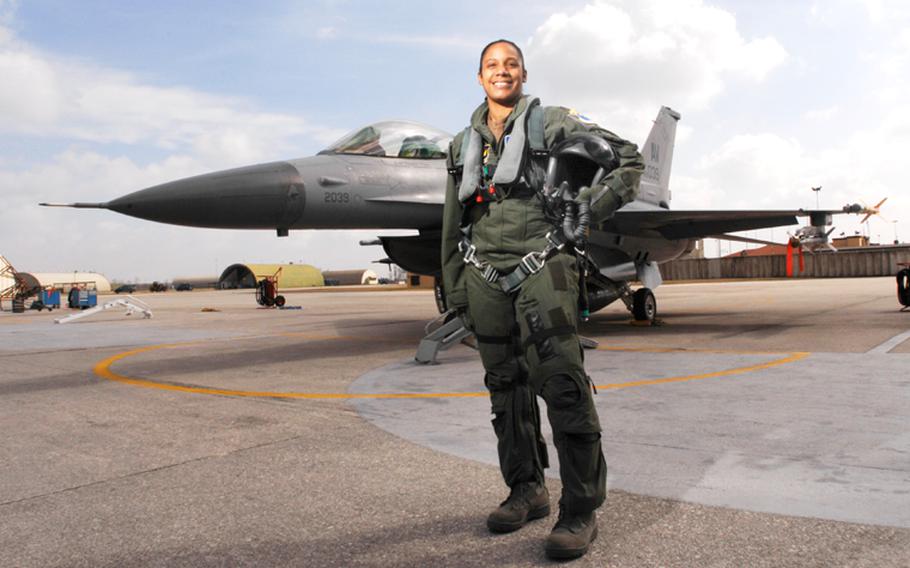 Lt. Col. Shawna Rochelle Kimbrell, 1st Black female fighter pilot for the Air Force. | Photo Source: U.S. Air Force