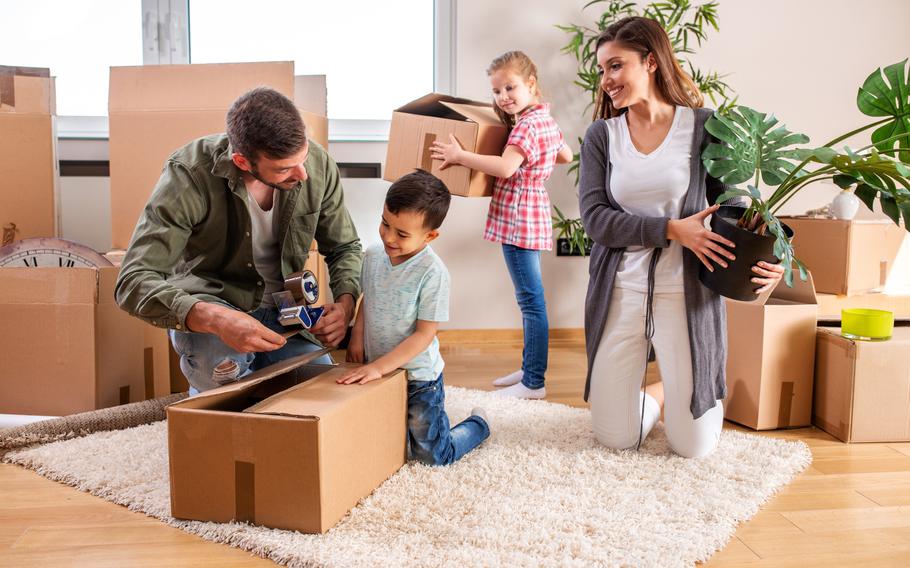 family packing boxes