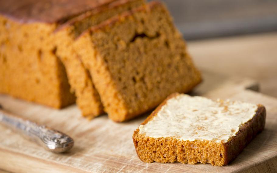 Ontbijtkoek (Dutch honey breakfast cake)