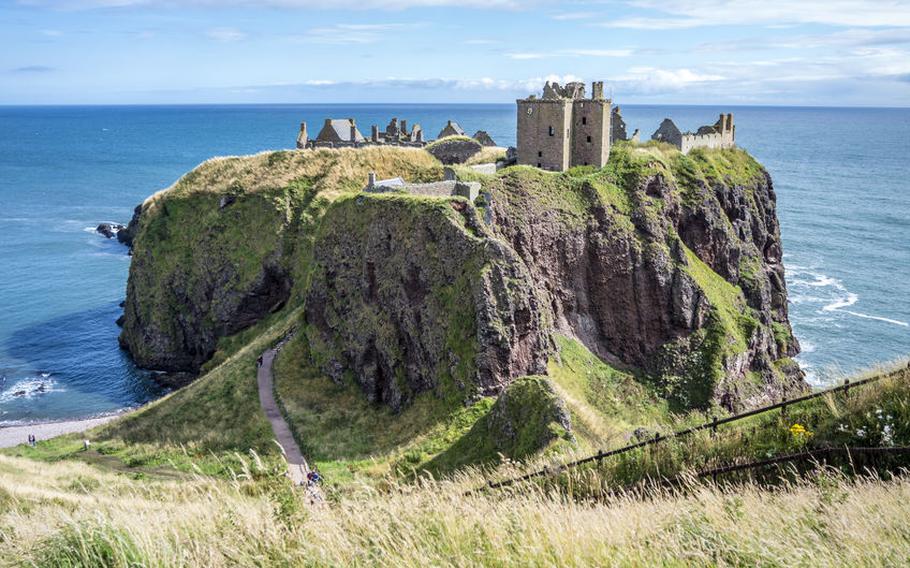 Discover the breathtaking ruins of Dunnottar Castle, perched dramatically on Scotland’s rugged coastline. A must-visit for history lovers and adventure seekers!