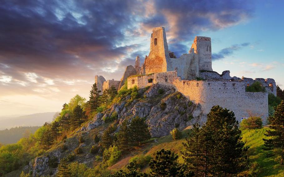 Ruin of castle Cachtice in Slovakia | Photo by tomas1111