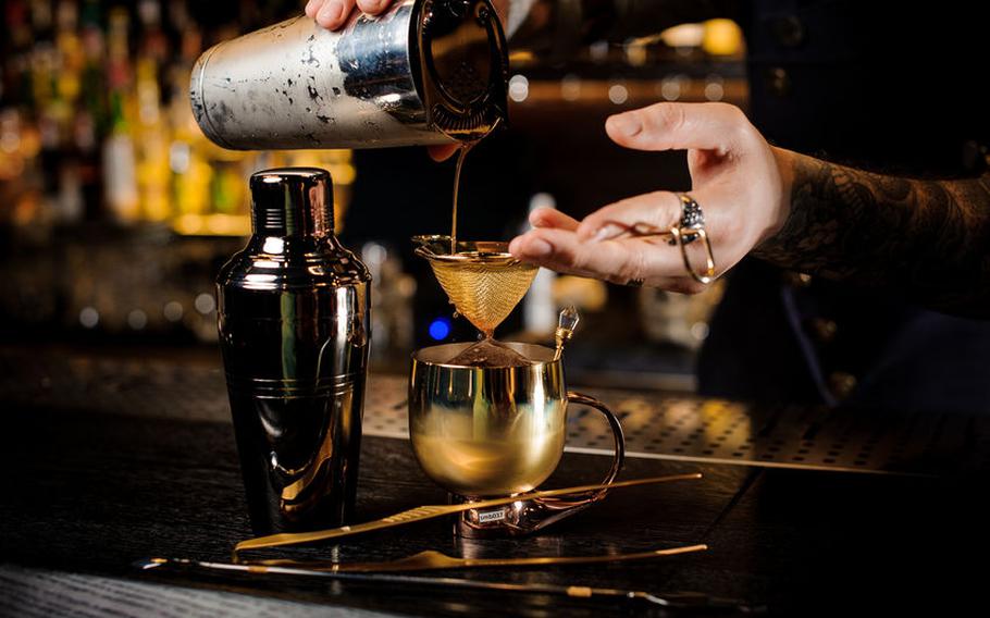  Bartender pouring a fancy drink 